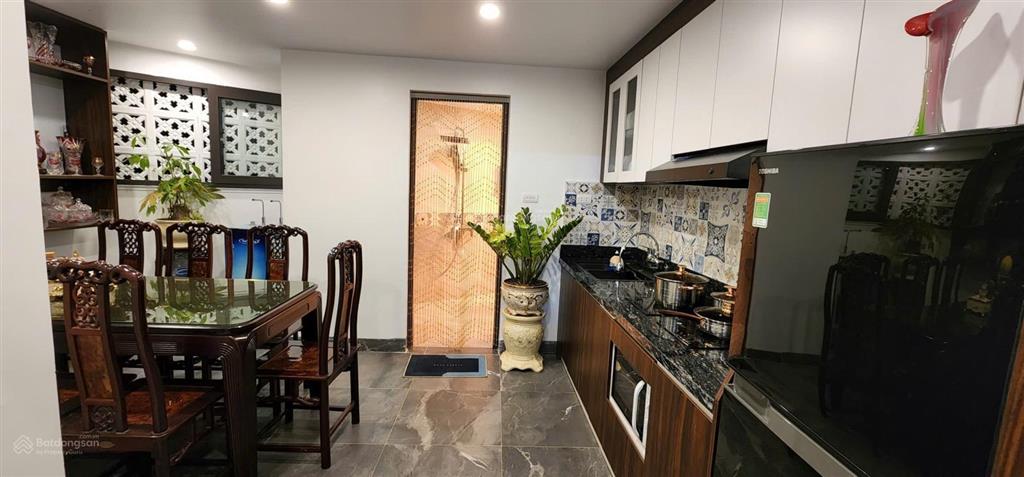 Cho thuê căn hộ 1 phòng ngủ. giá 8.500.000đ, ngõ 445/17 lạc long quân, tây hồ, hà nội