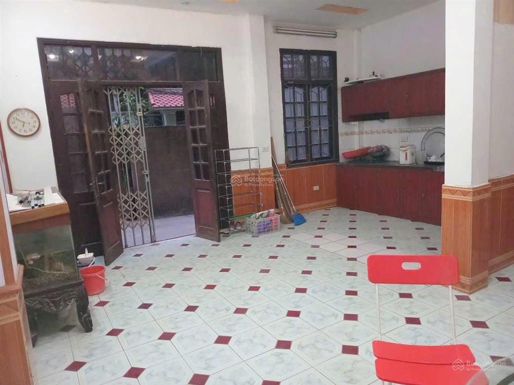 Chính chủ cho thuê nhà 4 tầng 4 phòng ngủ, gần hồ tây, chỉ 13 triệu/tháng