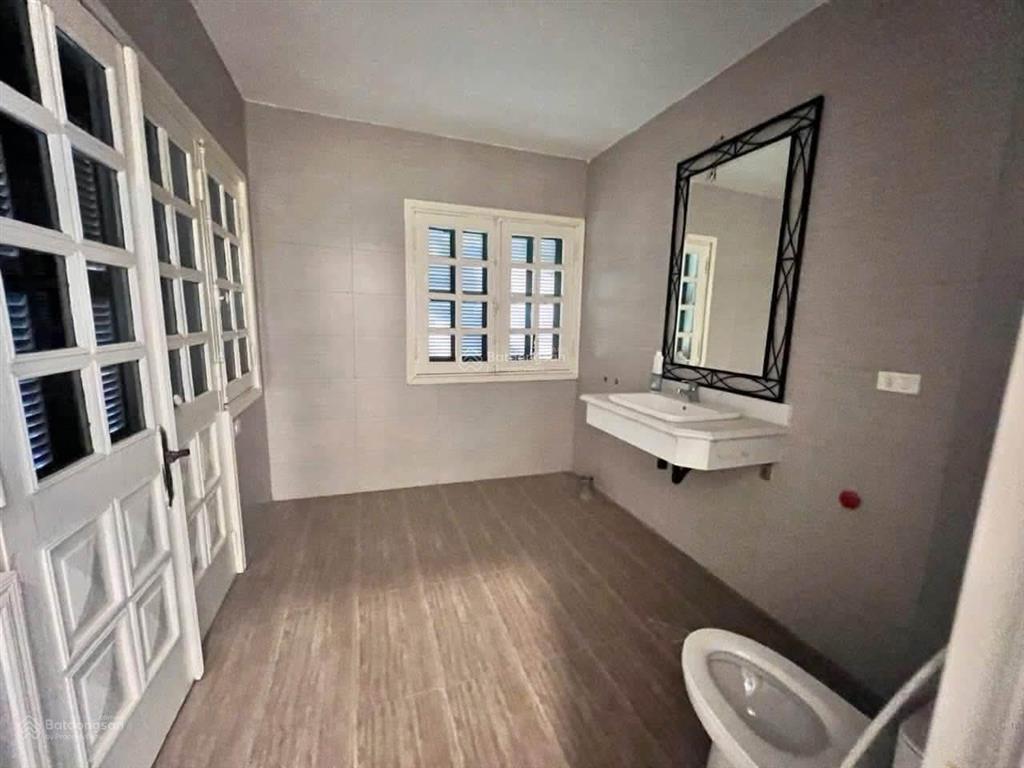 Cho thuê biệt thự sân vườn âu cơ gần xuân diệu quảng an, tây hồ
khu vực hồ tây