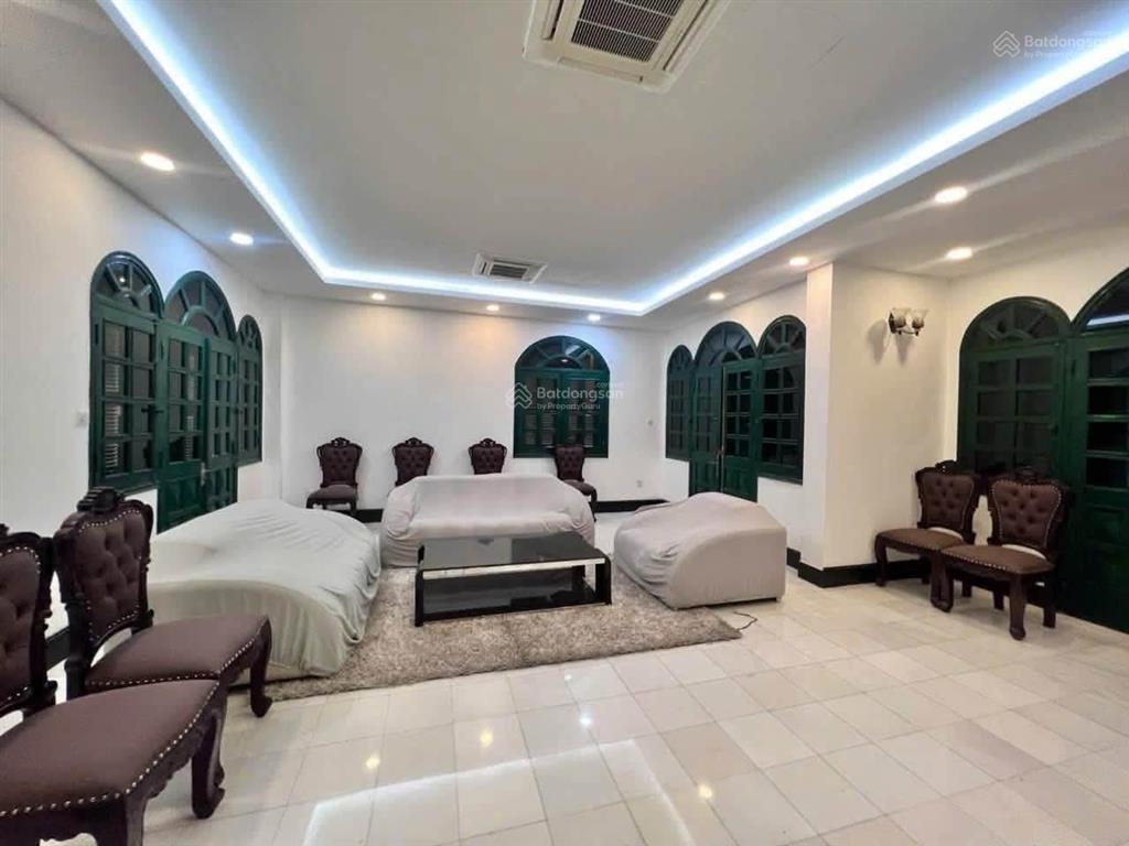 Cho thuê biệt thự sân vườn âu cơ gần xuân diệu quảng an, tây hồ
khu vực hồ tây