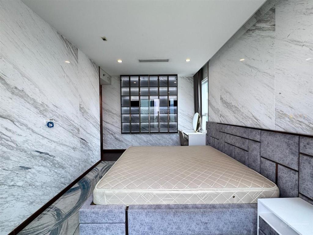 Hot! cho thuê cc oriental plaza 85m² 2pn 2wc giá 12tr/th giá cực tốt  0931 550 ***