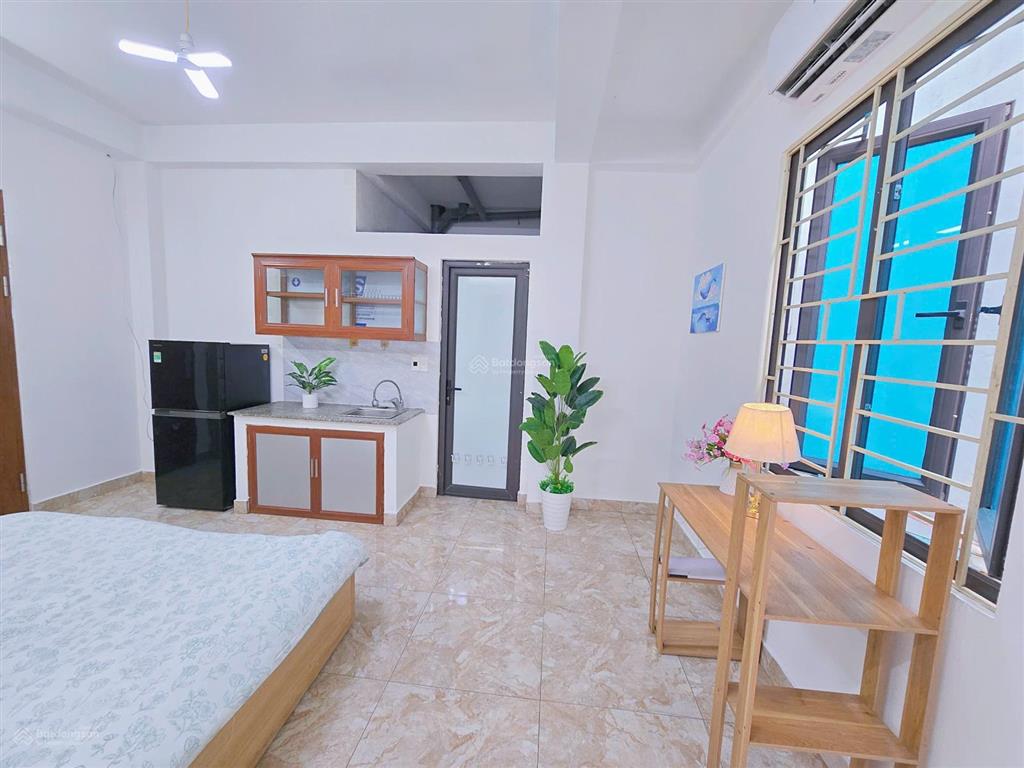 Cho thuê căn hộ studio ban công tại 218 lạc long quân cách hồ tây 300m, giá  4tr/tháng