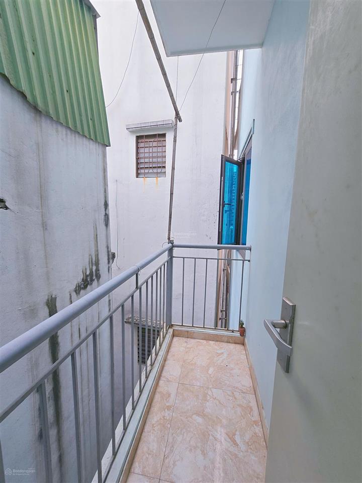 Cho thuê căn hộ studio ban công tại 218 lạc long quân cách hồ tây 300m, giá  4tr/tháng