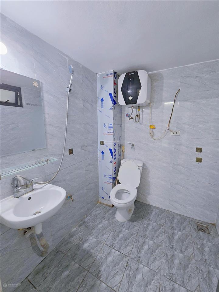 Cho thuê căn hộ studio ban công tại 218 lạc long quân cách hồ tây 300m, giá  4tr/tháng