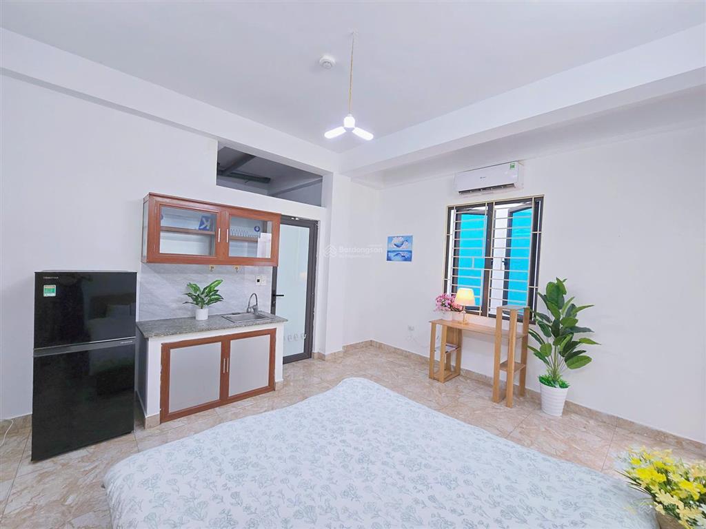 Cho thuê căn hộ studio ban công tại 218 lạc long quân cách hồ tây 300m, giá  4tr/tháng