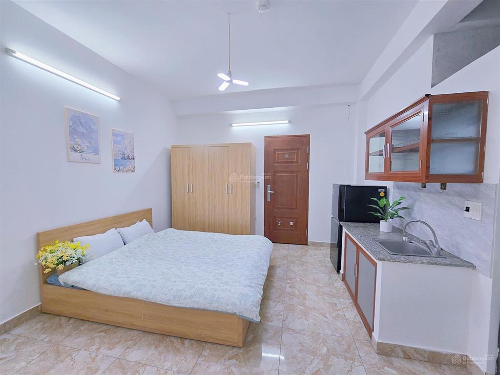 Cho thuê căn hộ studio ban công tại 218 lạc long quân cách hồ tây 300m, giá  4tr/tháng