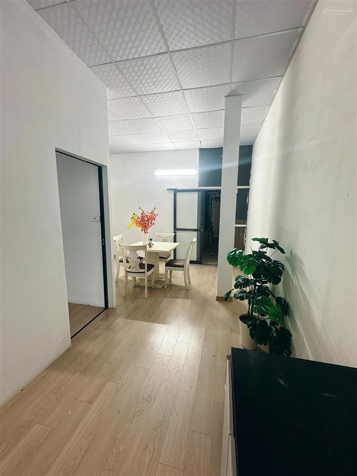 Cho thuê căn hộ 1n1k 40m² ngay văn miếu quốc tử giám ô tô đỗ cửa, cửa sổ thoáng, giá 5.5 tr