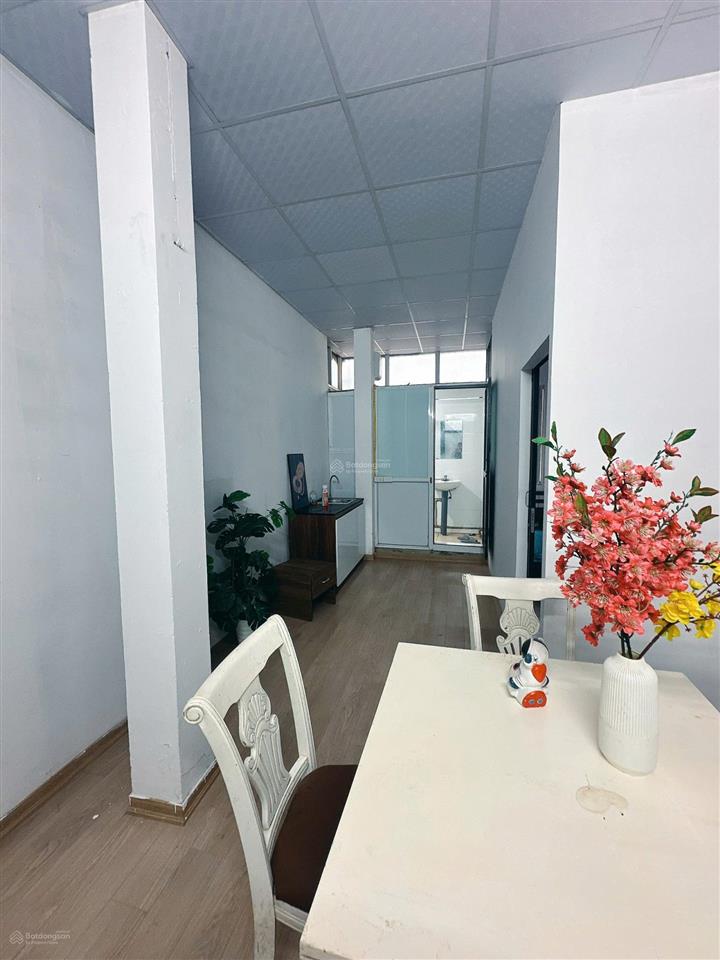 Cho thuê căn hộ 1n1k 40m² ngay văn miếu quốc tử giám ô tô đỗ cửa, cửa sổ thoáng, giá 5.5 tr