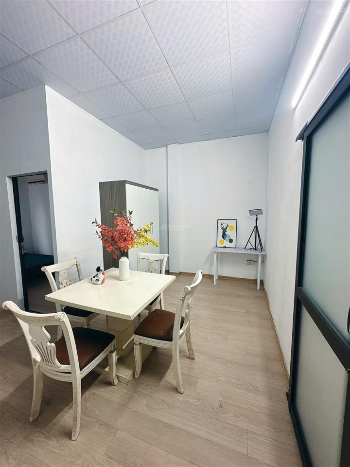 Cho thuê căn hộ 1n1k 40m² ngay văn miếu quốc tử giám ô tô đỗ cửa, cửa sổ thoáng, giá 5.5 tr