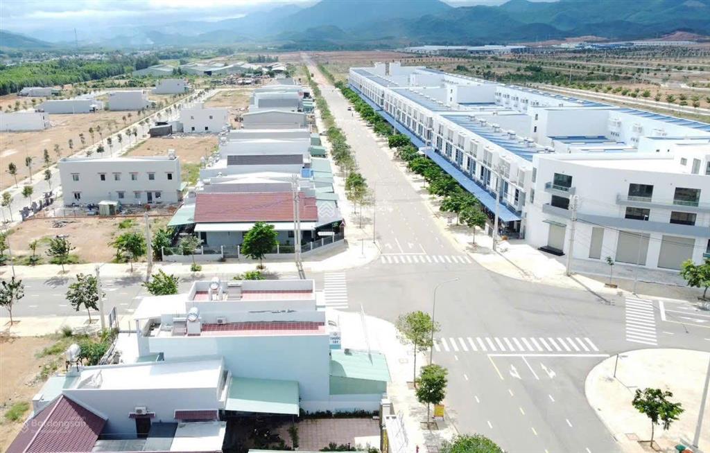 Bán lô đất 7,5x20m (150m2) mặt tiền 16m trung tâm khu đô thị vsip liền kề thành phố biển