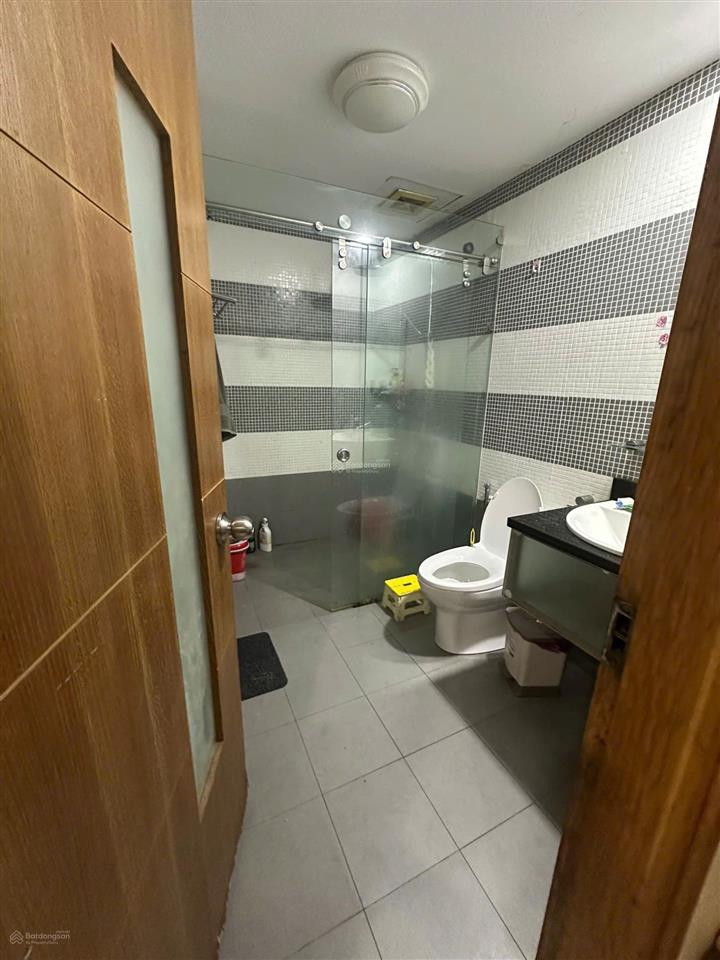 Bán căn hộ chung cu vạn đô tầng 12.6 đã có sổ tại 348 bến vân đồn, 4,15 tỷ, 66m2, nhiều tiện ích.
