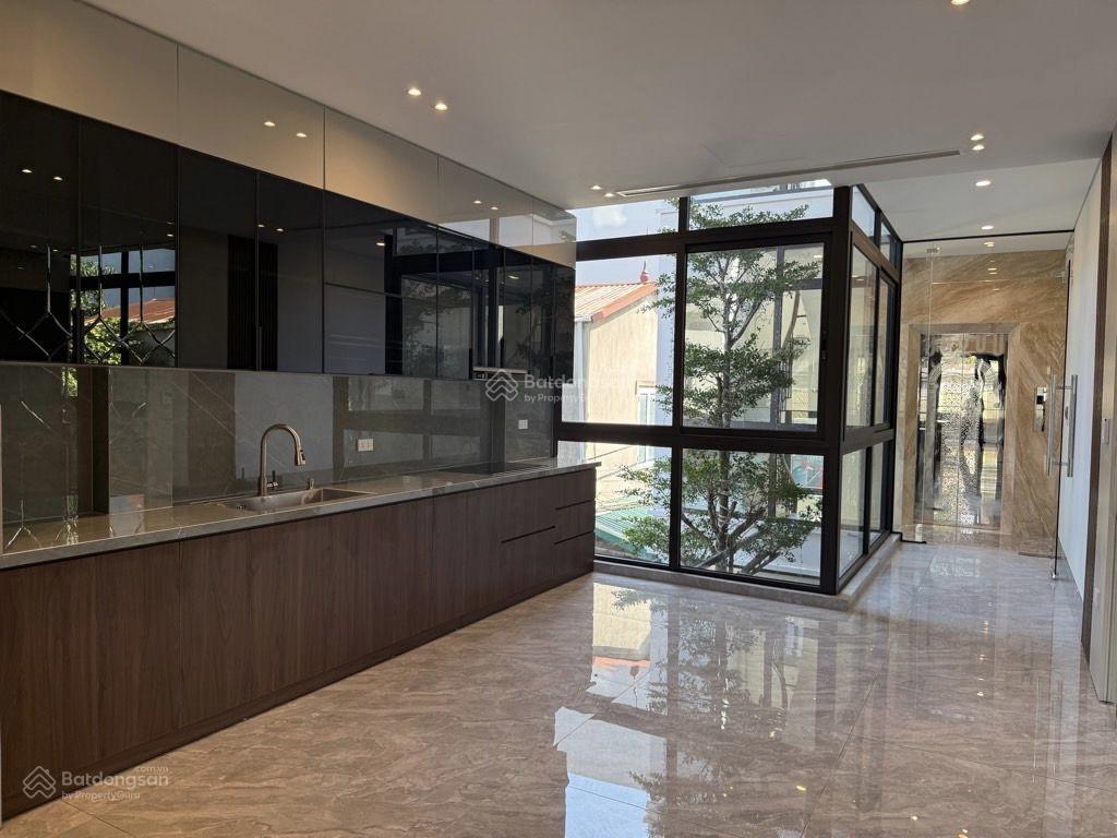 Siêu phẩm lô góc hàm cá mập long biên 7 tầng thang máy gara ô tô 100m2 25.2 tỏi