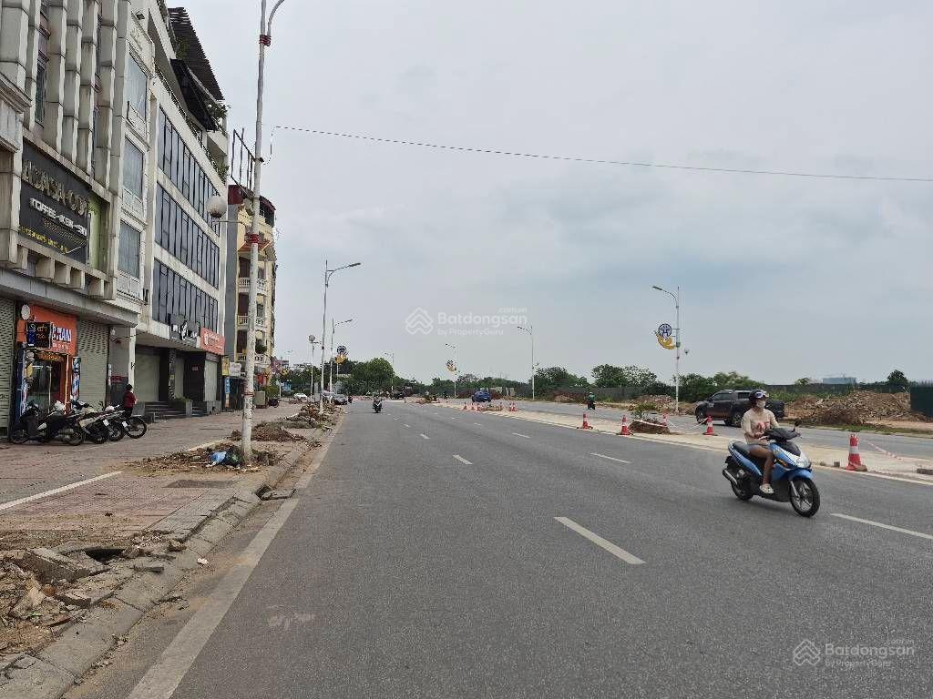 Tòa nhà văn phòng phố hồng tiến long biên 484m² 10 tầng thang máy hơn 300 tỏi