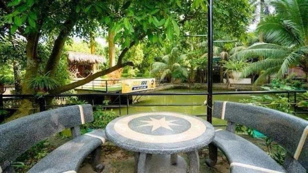 Nhà kinh doanh nhà hàng, sân vườn ao cá, mặt đường ql2 nội bài 8930m2, mặt tiền 200m 160 tỷ