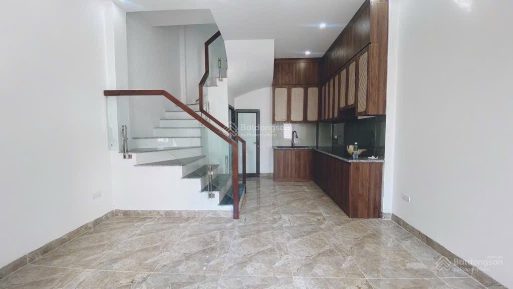 Nhà 5 tầng bát khối long biên, ô tô đỗ cổng 30m2 hơn 6 tỷ