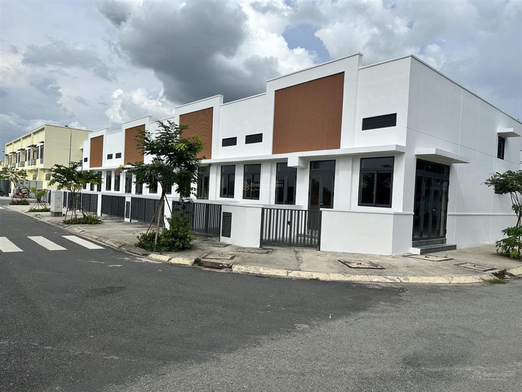 Bán nhà mặt tiền tại kđt phước đông, dòng tiền thuê cao 9tr/th