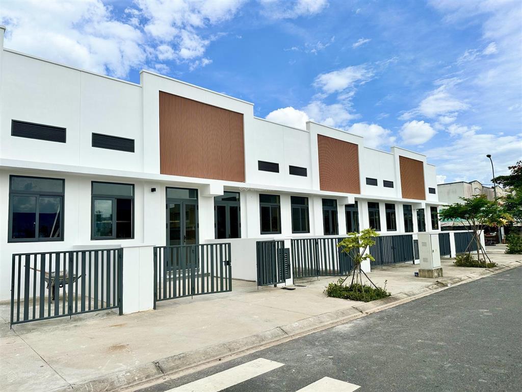 Bán nhà mặt tiền tại kđt phước đông, dòng tiền thuê cao 9tr/th