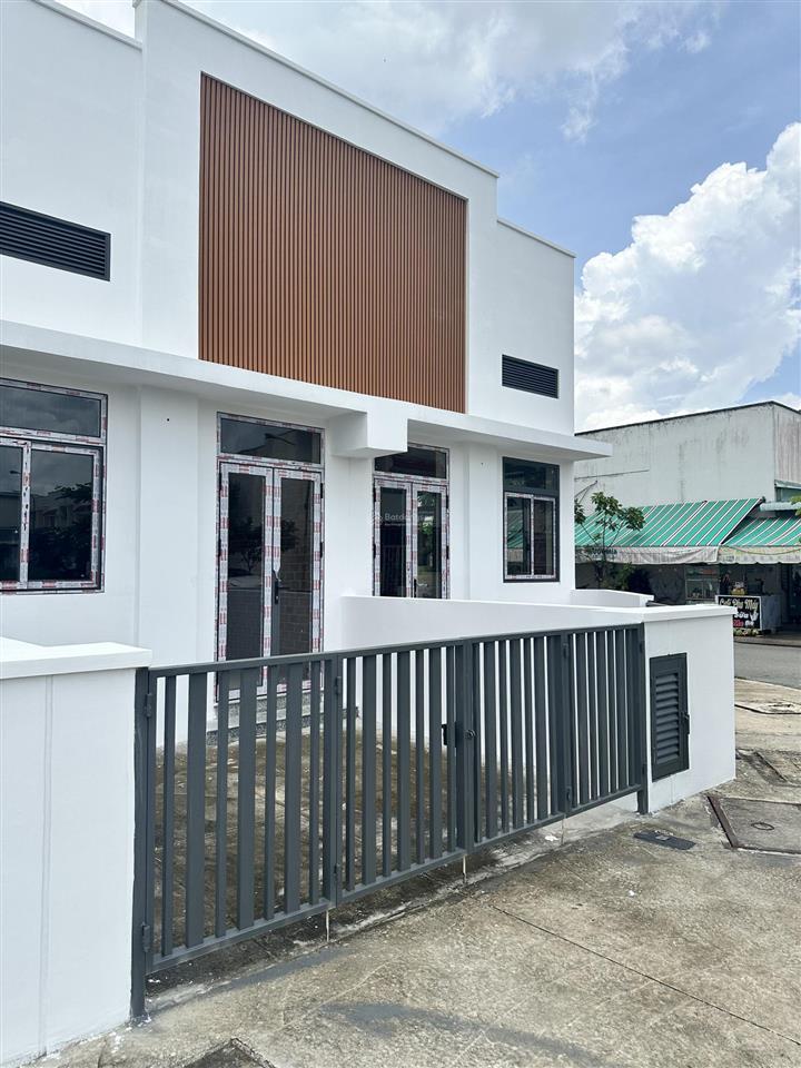 Bán nhà mặt tiền tại kđt phước đông, dòng tiền thuê cao 9tr/th