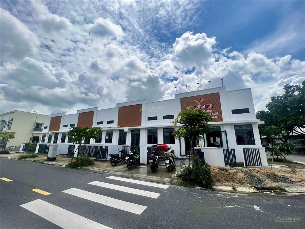 Bán nhà mặt tiền tại kđt phước đông, dòng tiền thuê cao 9tr/th