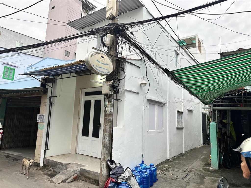 Cho thuê phòng có gác, cửa đi riêng, wc+bếp riêng, mặt tiền đoàn văn bơ q4, giá 4,5 triệu/tháng