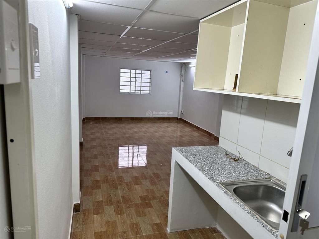 Cho thuê phòng 4,8 triệu/tháng ở mặt tiền đoàn văn bơ q4 có bếp + wc riêng, nhà xe riêng