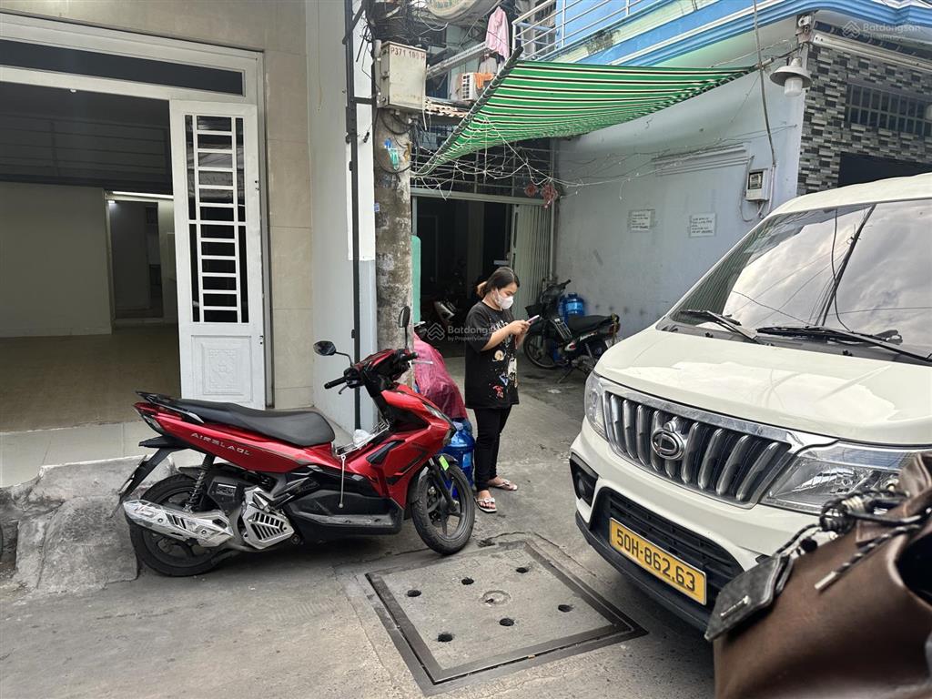 Cho thuê phòng 4,8 triệu/tháng ở mặt tiền đoàn văn bơ q4 có bếp + wc riêng, nhà xe riêng