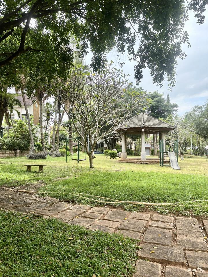 Cho thuê biệt thự sân vườn 384m2 khu compound thảo nguyên sài gòn, chỉ 10 triệu/tháng