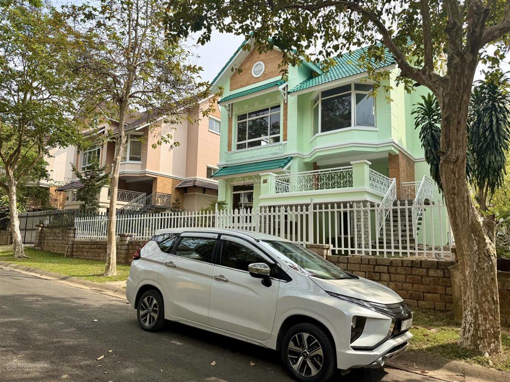 Cho thuê biệt thự sân vườn 384m2 khu compound thảo nguyên sài gòn, chỉ 10 triệu/tháng