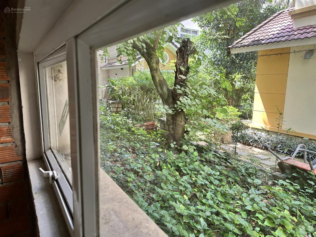 Cho thuê biệt thự sân vườn 384m2 khu compound thảo nguyên sài gòn, chỉ 10 triệu/tháng