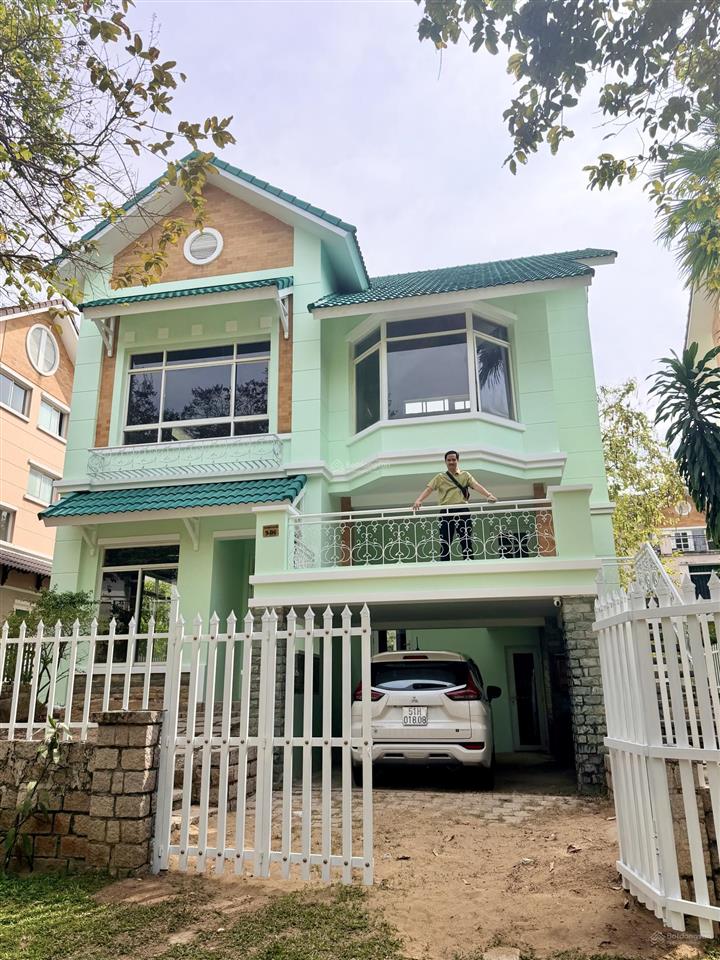 Cho thuê biệt thự sân vườn 384m2 khu compound thảo nguyên sài gòn, chỉ 10 triệu/tháng