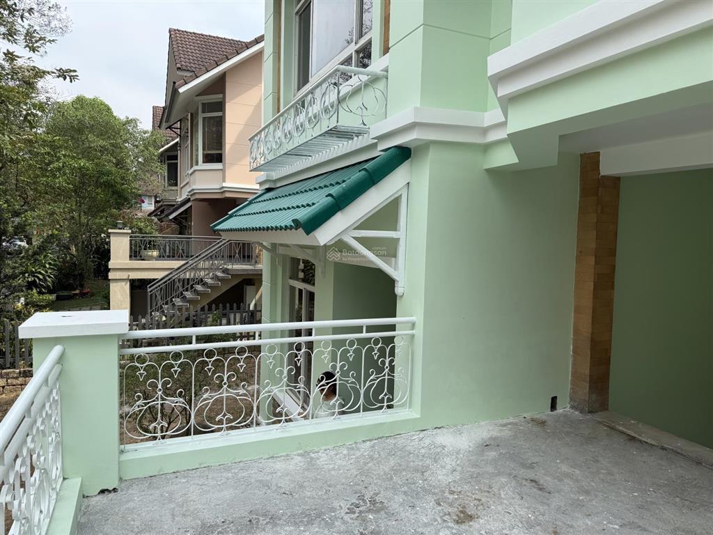 Cho thuê biệt thự sân vườn 384m2 khu compound thảo nguyên sài gòn, chỉ 10 triệu/tháng