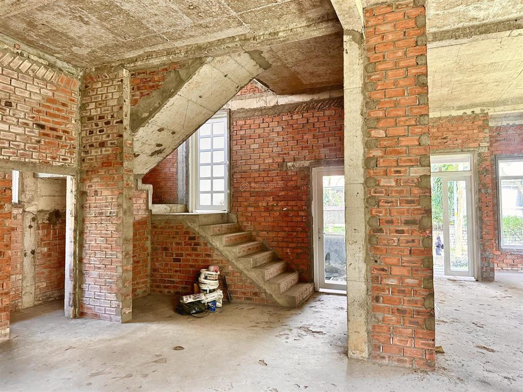 Cho thuê biệt thự sân vườn 384m2 khu compound thảo nguyên sài gòn, chỉ 10 triệu/tháng