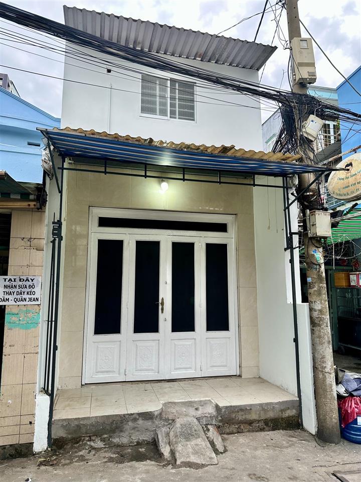 Tôi chính chủ cần bán gấp nhà mặt tiền đoàn văn bơ q4, dễ cho thuê, kinh doanh