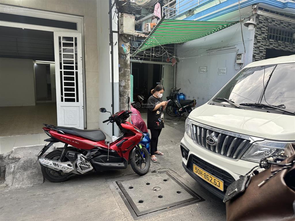 Tôi chính chủ cần bán gấp nhà mặt tiền đoàn văn bơ q4, dễ cho thuê, kinh doanh