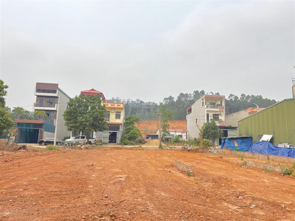 Bán lô đất 2 mặt tiền ngay cạnh hồ đại lải