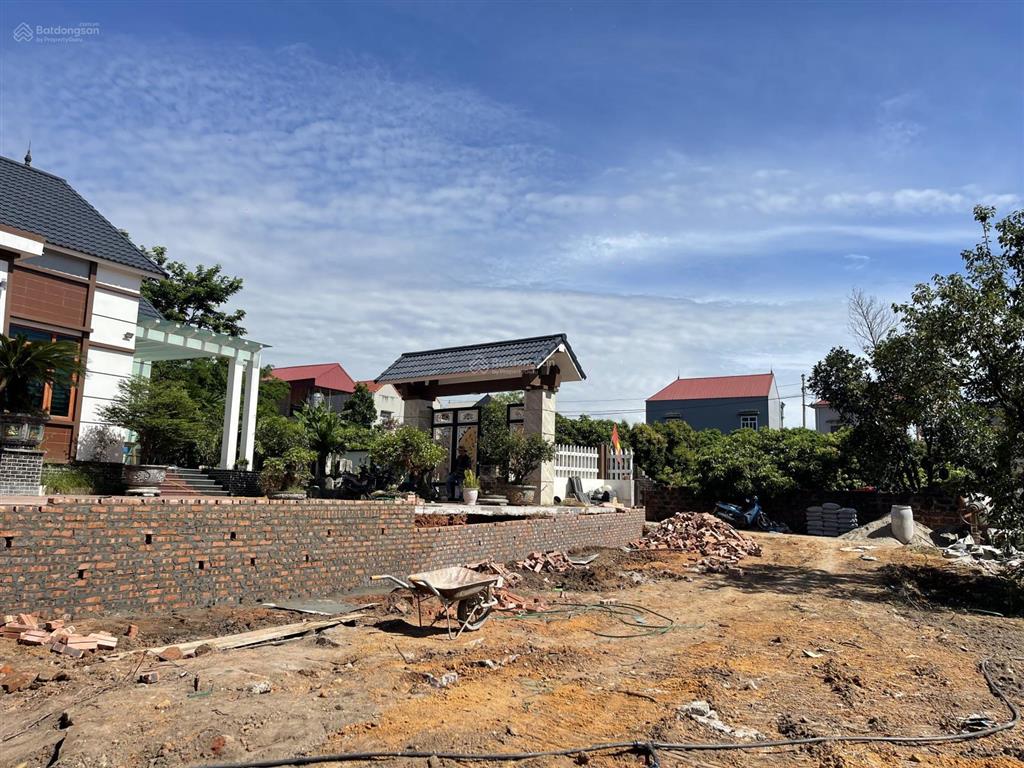 Bán 220m đất ngay cạnh chợ và khu du lịch hồ đại lải.