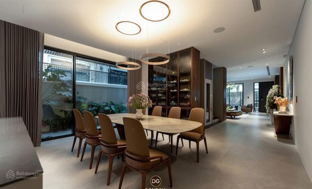 Chính chủ gia đình cô thủy cần bán căn góc biệt thự trung tâm hà đông. 200m2, 4 tầng. giá 28 tỷ