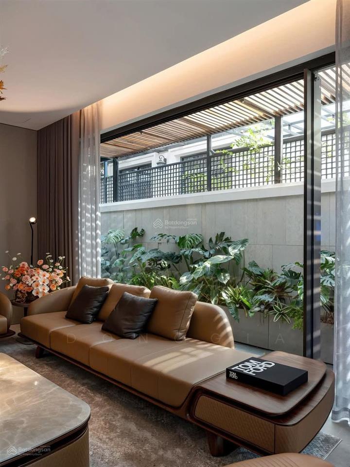 Chính chủ gia đình cô thủy cần bán căn góc biệt thự trung tâm hà đông. 200m2, 4 tầng. giá 28 tỷ