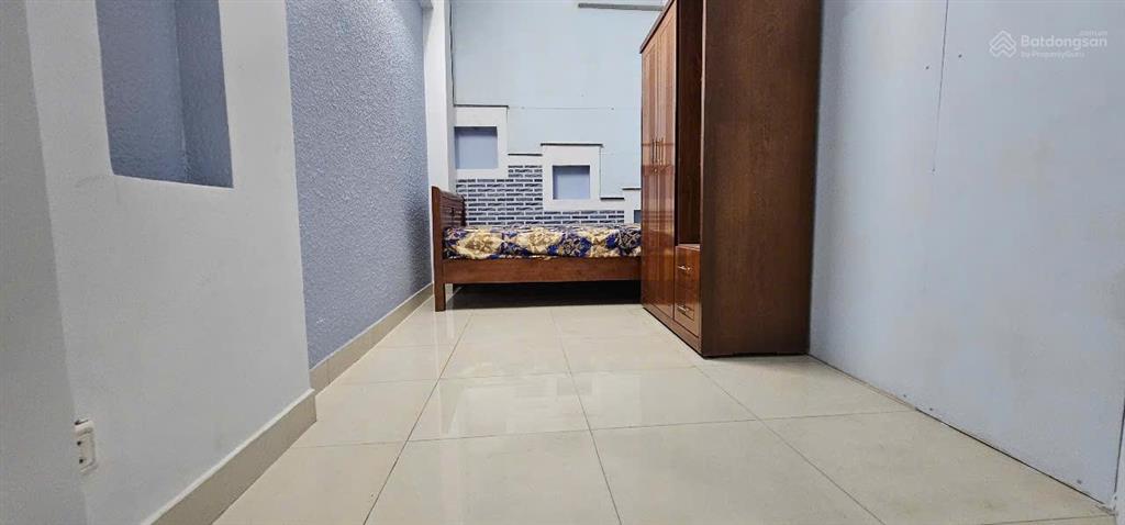 Phòng tầng trệt (50m2) nhà mặt tiền đường số 275, lê văn việt, ngay chợ hiệp phú, gần ngã tư tđ