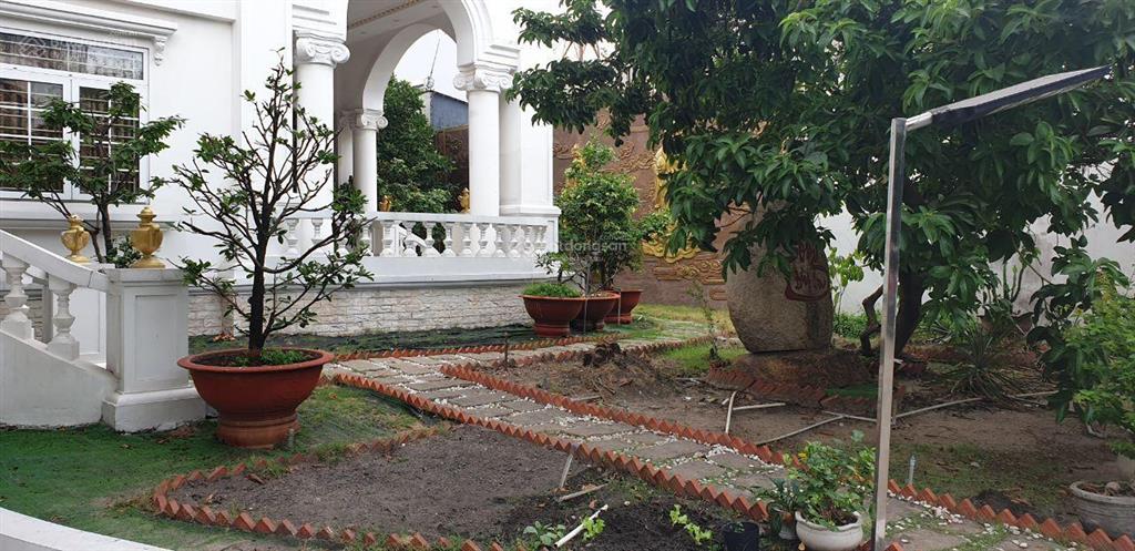 Cần bán biệt thự 05 tầng cực đẹp đường đông bắc, quận 12, 50x25m, diện tích sử dụng 1500m2
