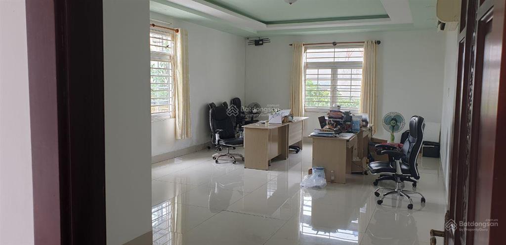 Cần bán biệt thự 05 tầng cực đẹp đường đông bắc, quận 12, 50x25m, diện tích sử dụng 1500m2