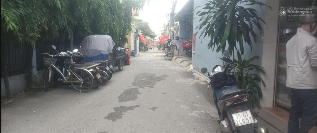 Gấp, bán 2 căn nhà  72m2  2 tầng  đi bộ ra trường đhgt vận tải mà chỉ 3 tỷ. "cực rẻ