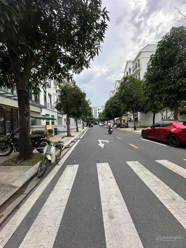 Bán nhanh nhà phố 84m2 xây 5 tầng dtxd 235m2 giá 16.68 tỷ rẻ nhất thị trường vinhome grand park
