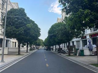 Bán nhanh nhà phố 96m2 mặt tiền 8m đường thông sẵn sổ hồng giá 17tỷ total tại vinhome grand park q9