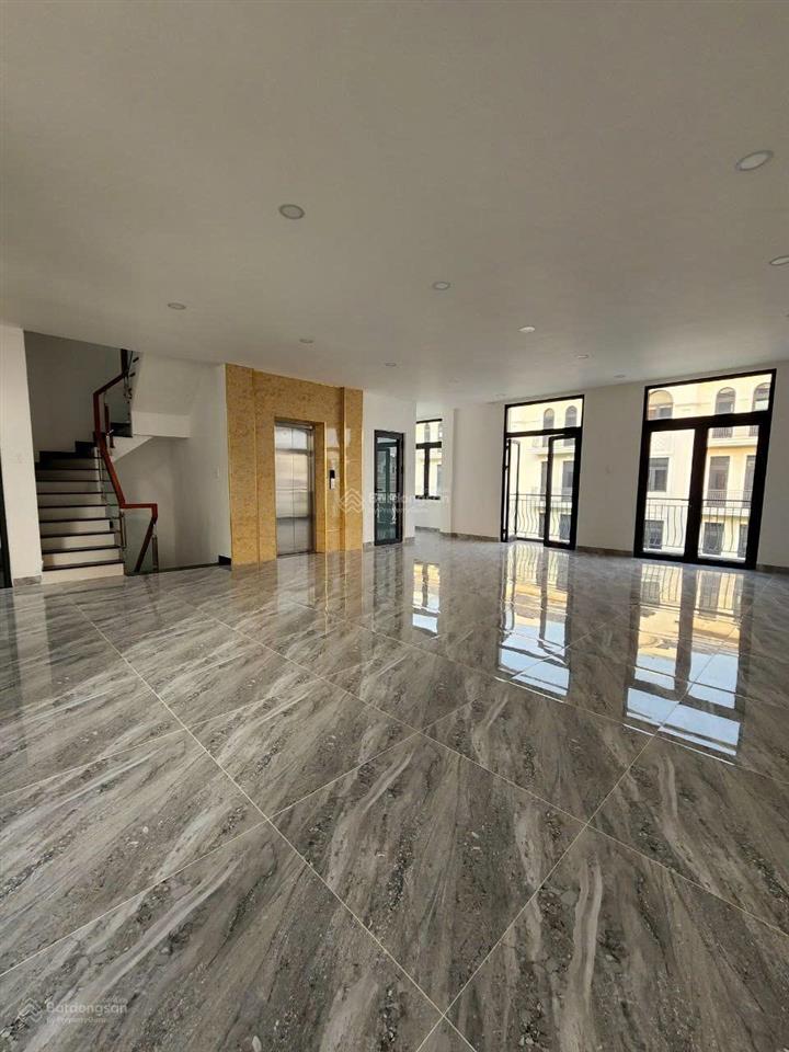 Hot deal nhà phố 135m2 hoàn thiện vị trí đẹp giá bán 28.86 tỷ total sẵn sổ tại vinhomes grand park