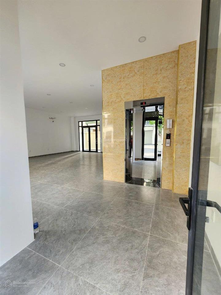 Hot deal nhà phố 135m2 hoàn thiện vị trí đẹp giá bán 28.86 tỷ total sẵn sổ tại vinhomes grand park