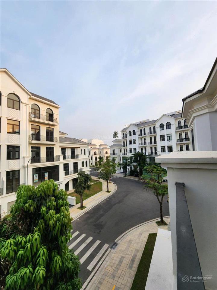 Hot deal nhà phố 135m2 hoàn thiện vị trí đẹp giá bán 28.86 tỷ total sẵn sổ tại vinhomes grand park