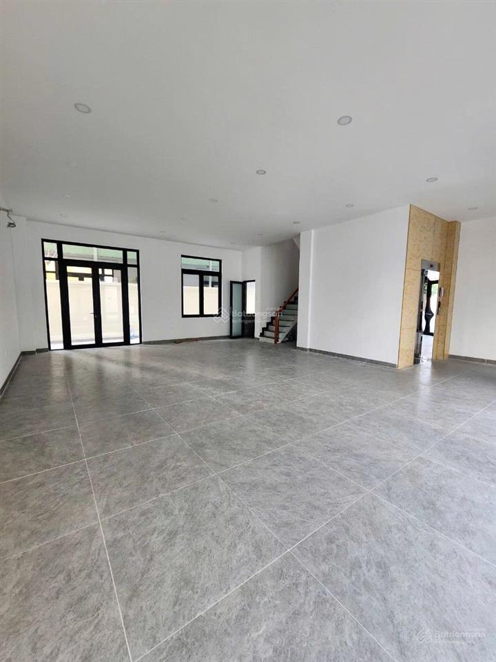 Hot deal nhà phố 135m2 hoàn thiện vị trí đẹp giá bán 28.86 tỷ total sẵn sổ tại vinhomes grand park