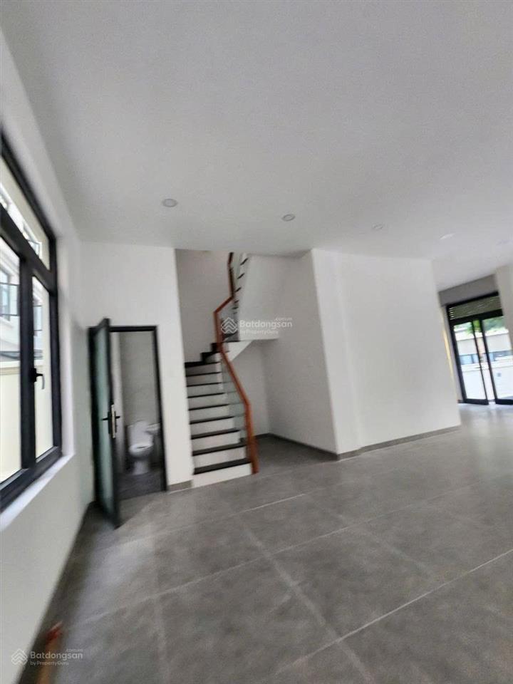 Hot deal nhà phố 135m2 hoàn thiện vị trí đẹp giá bán 28.86 tỷ total sẵn sổ tại vinhomes grand park
