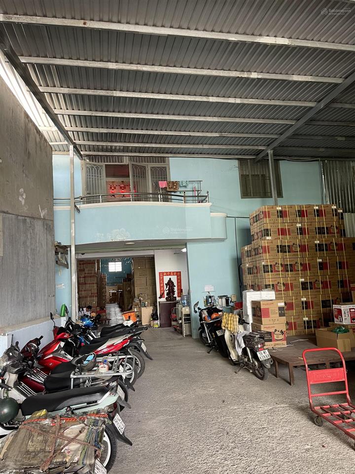 Diện tích kho 1200m2 đang cho thuê tháng 60tr